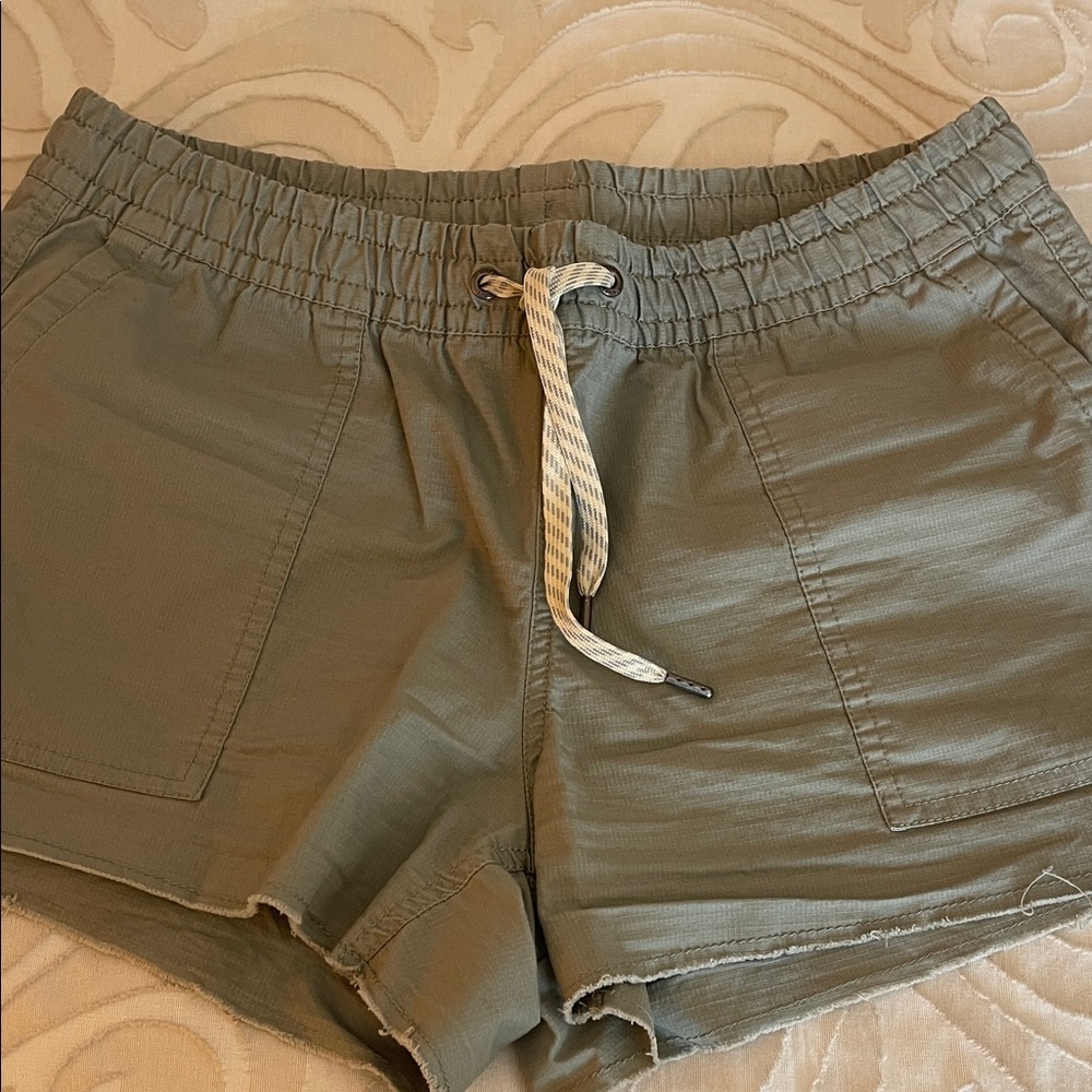 Women's Vuori Athletic Shorts with Drawstring